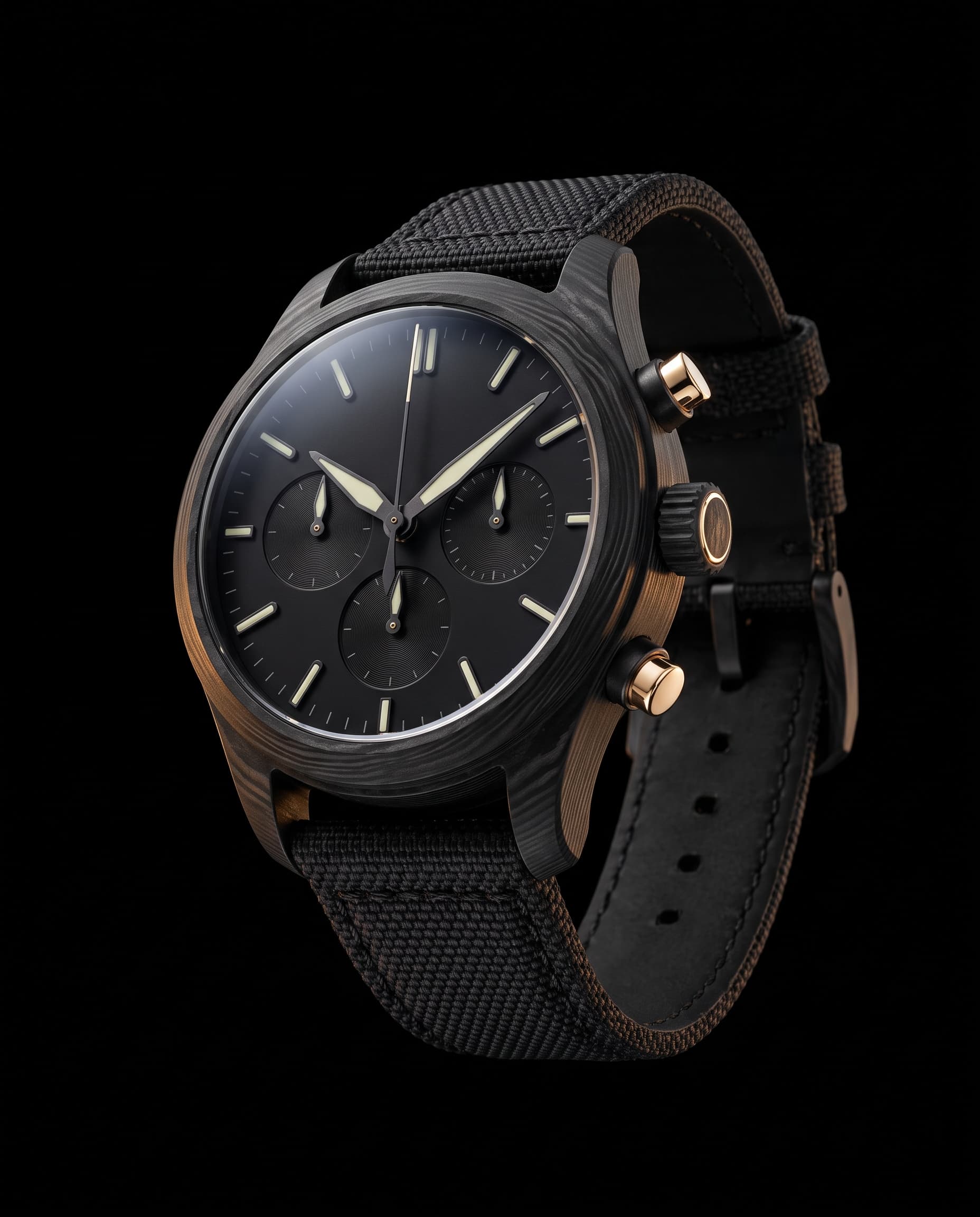 Caelum Stratos flyback chronograph in a black thin-ply carbon case
